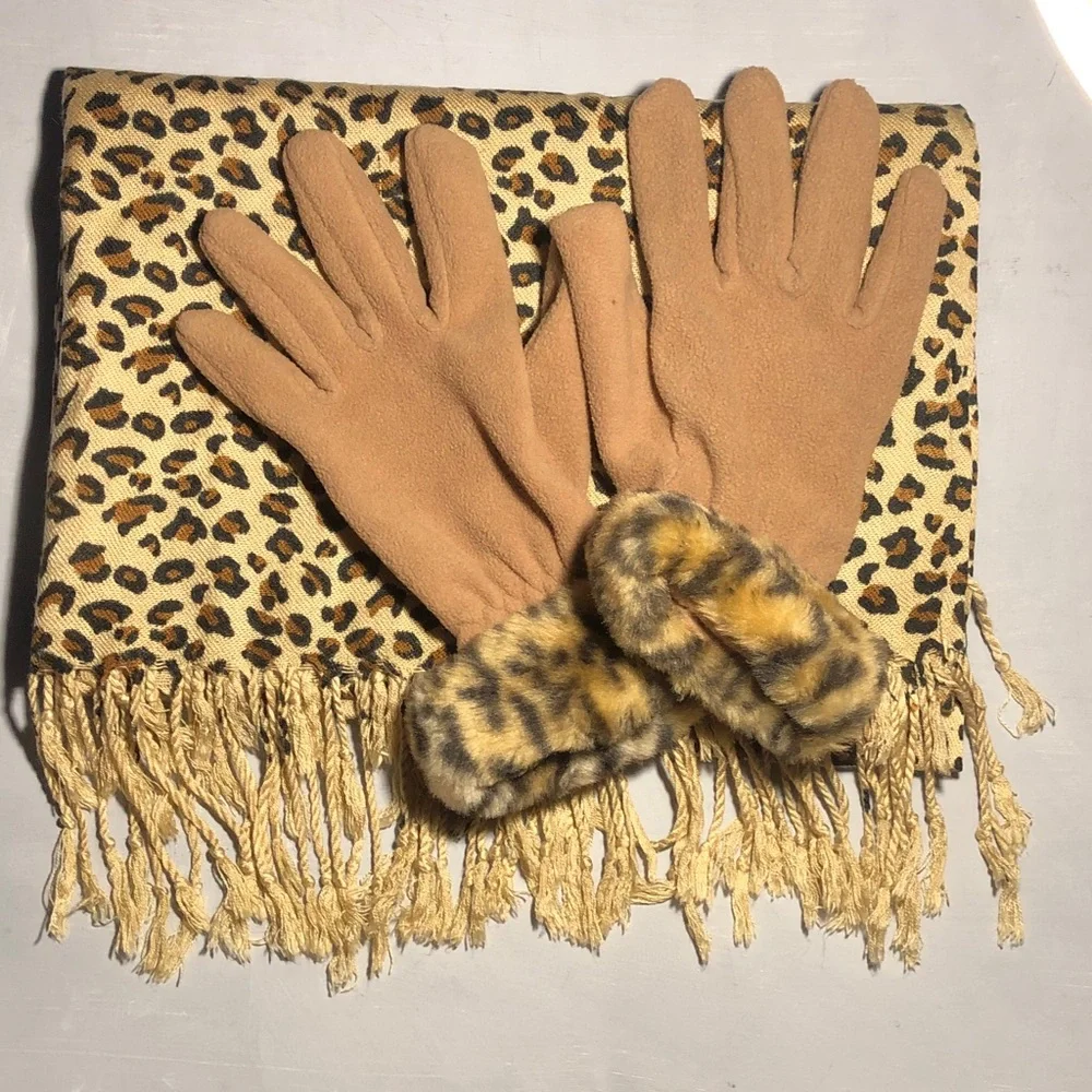 Stylish Tan Gloves with Faux Fur Trim & Animal Print Scarf